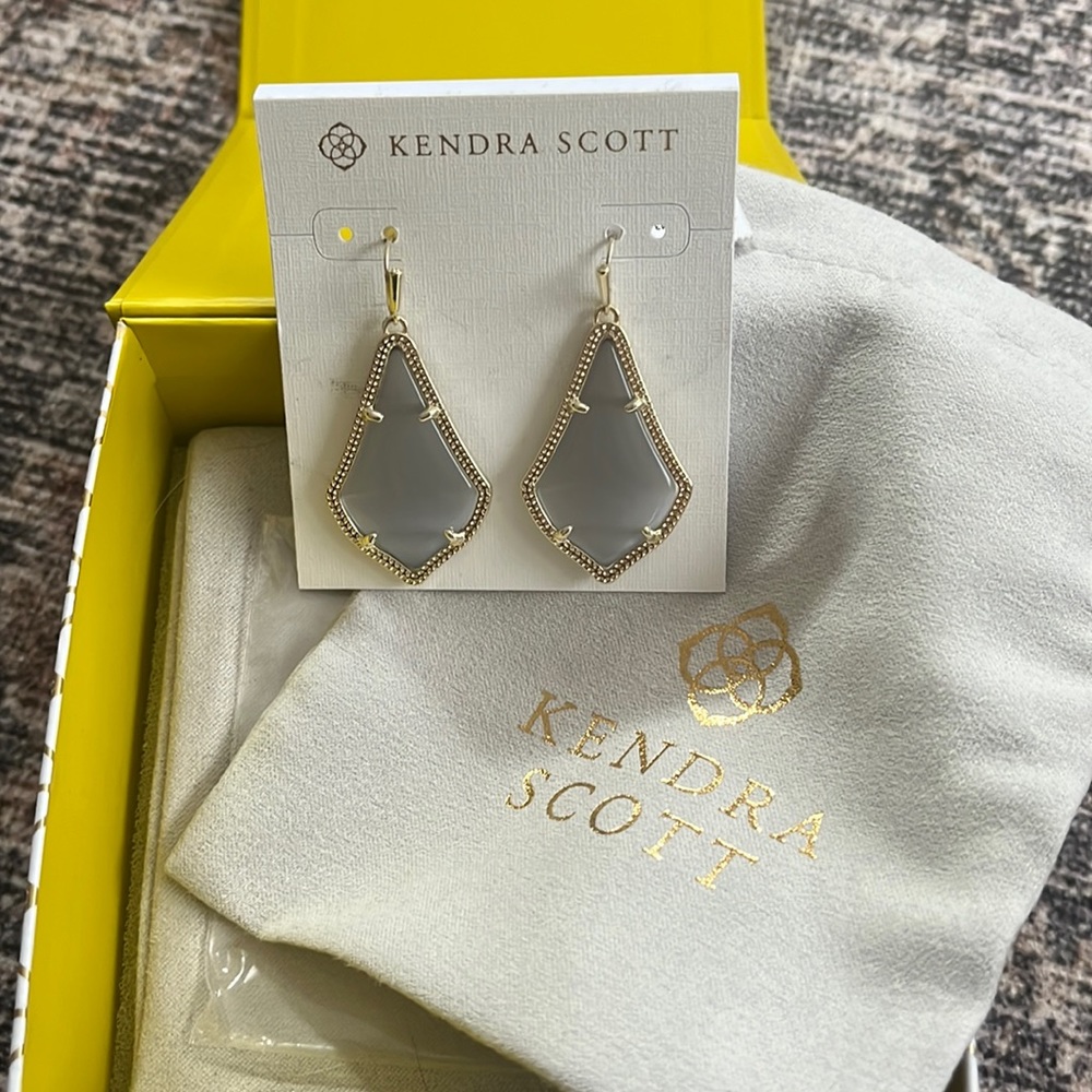 NEW, never worn Kendra Scott earrings!